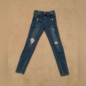 Wild Fable skinny jeans with worn knees. Size 6. Fitted ankle.